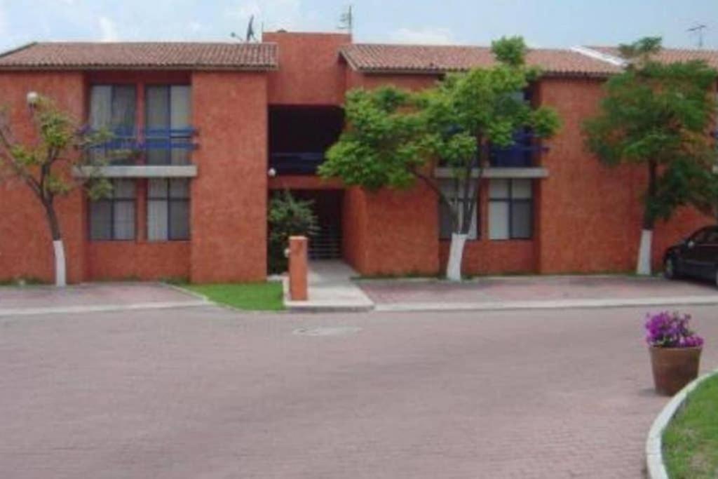 Amplia Suite Alberca Av Bernardo Quintana 12D Mendiola Εξωτερικό φωτογραφία